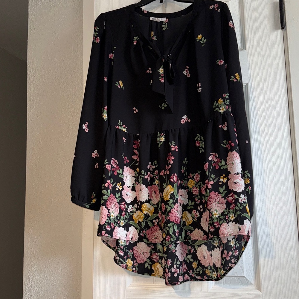 DR2 Black Floral Women's Top